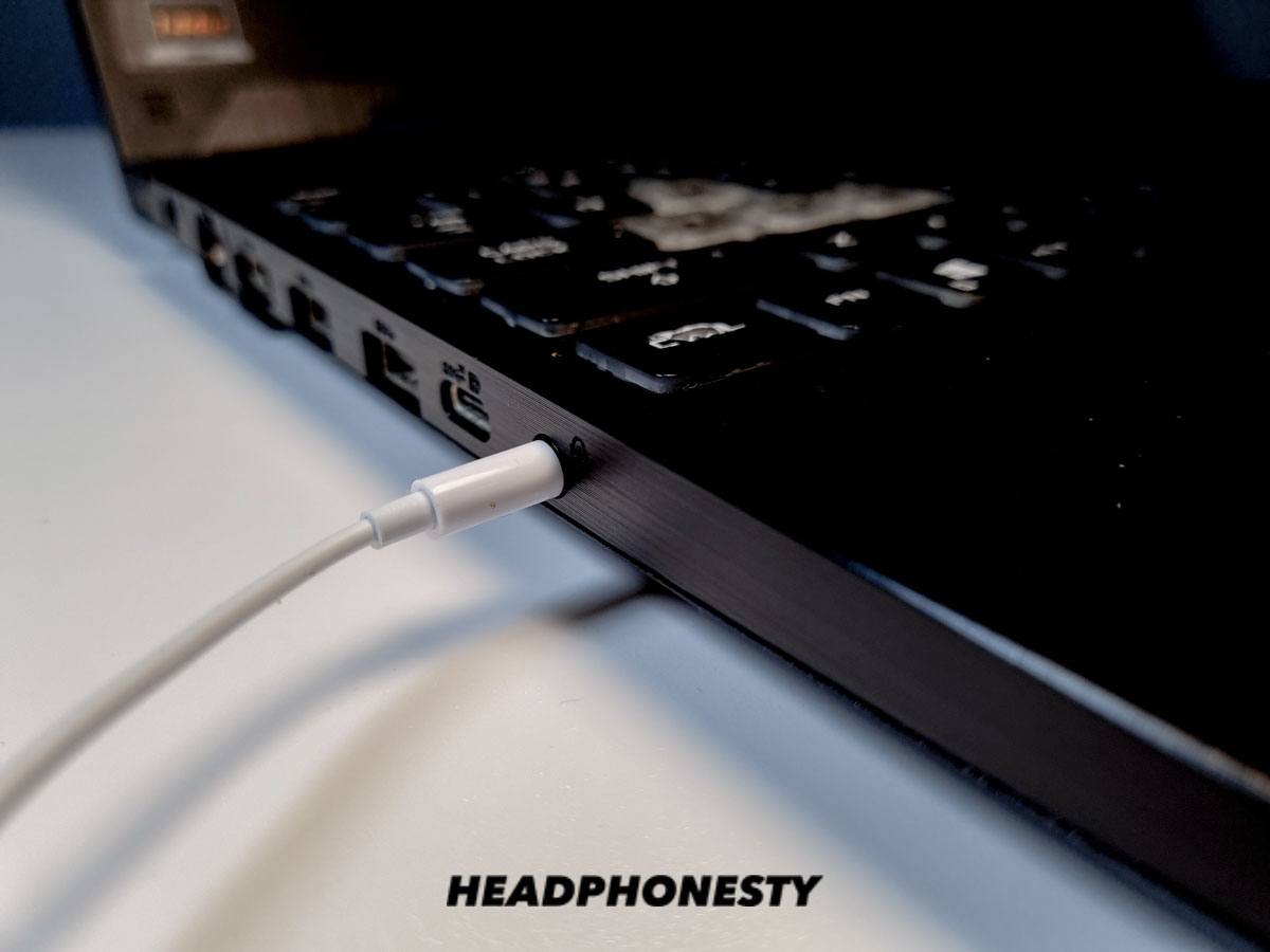 How to Play Music Through Speakers While Using Headphones (For PC and Mac) - Headphonesty