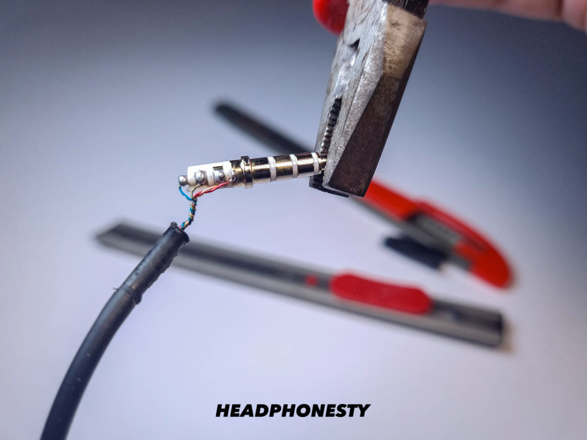 Headphone jack not working? Here are some possible fixes