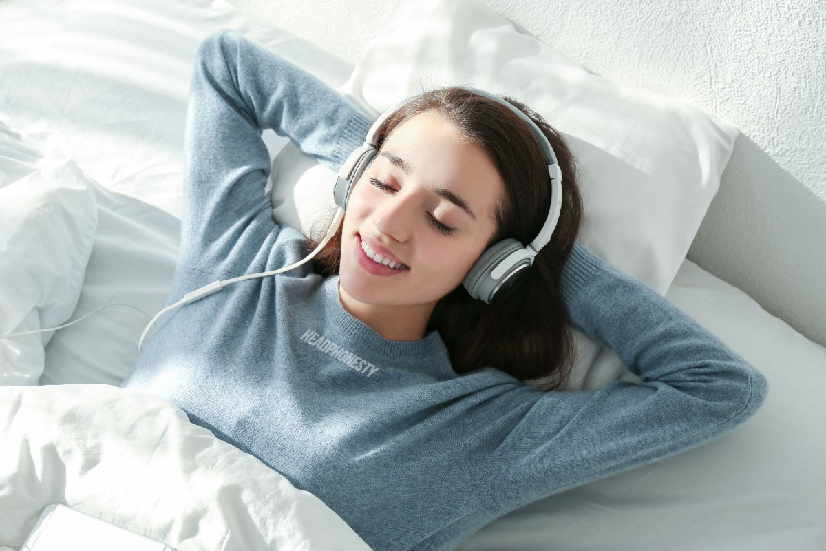 Sleeping With Headphones: How To 