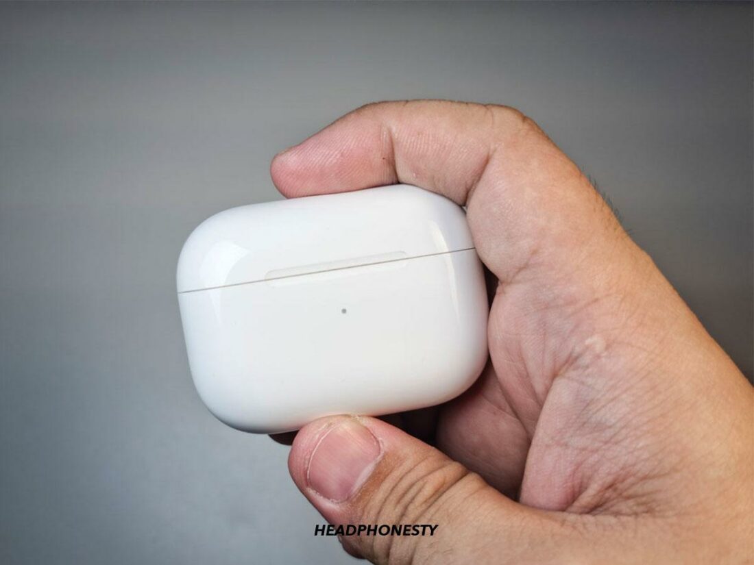 AirPods Not Connecting to Your iPhone or iPad? Fix Them - Headphonesty