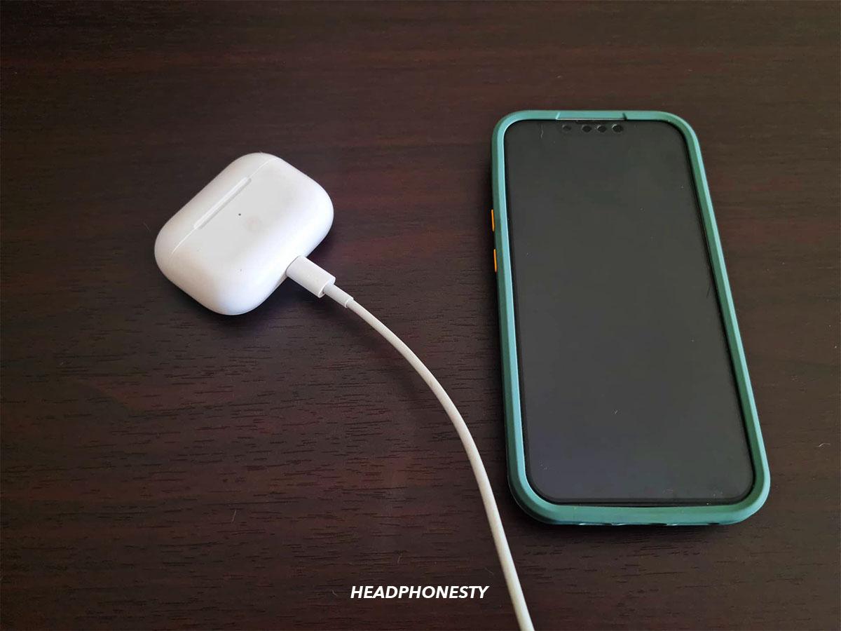 How To Charge Your AirPods And AirPods Pro Your One Stop Guide Headphonesty