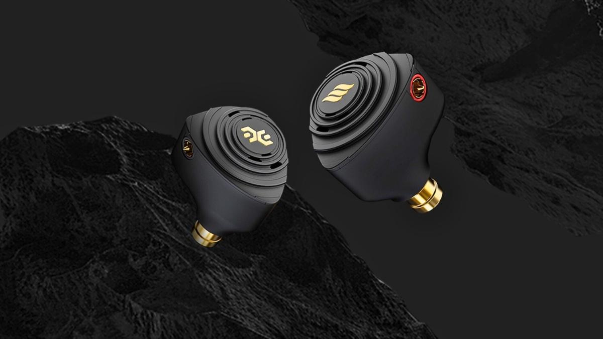 A close look at the PILGRIM:NOIR IEMs. (From: Effect Audio)