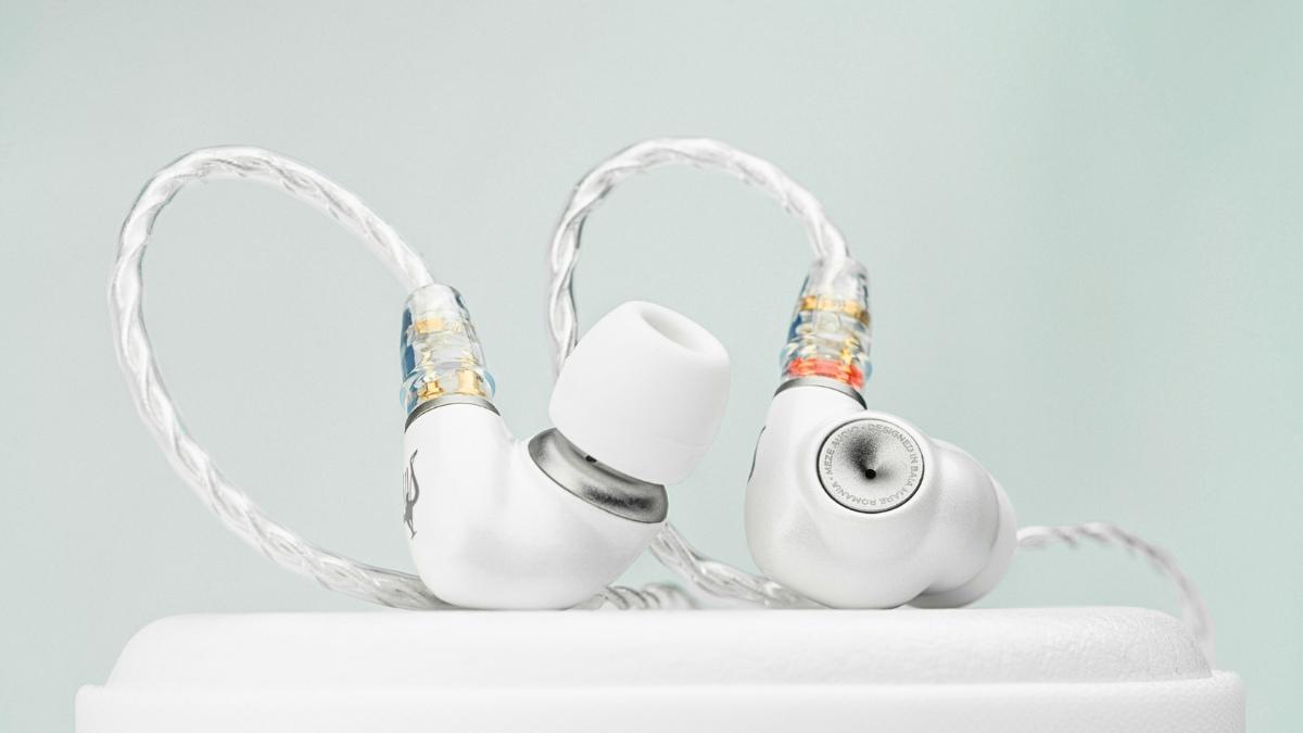 A close look at the Meze Audio ALBA in-ear monitors. (From: Meze Audio)